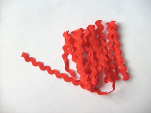 Stuha vlnitá ( 5mm x 2m ) - červená