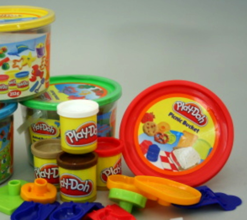 Výroba jídla na picnic Play-Doh - červený
